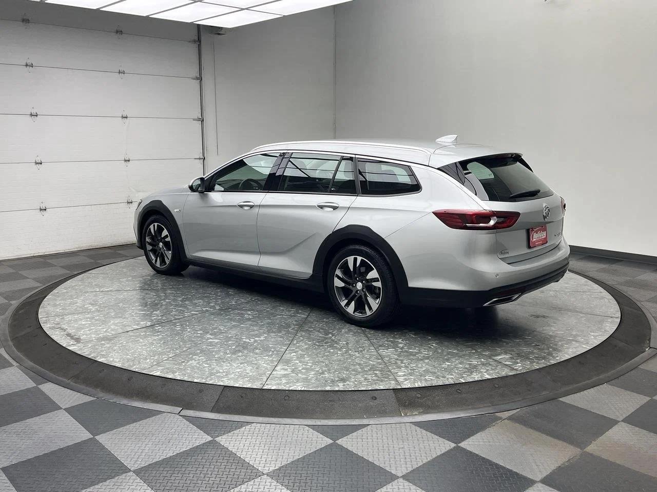 buick regal tourx 2019 W04GU8SX1K1001614 image buick regal tourx 2019 W04GU8SX1K1001614 image